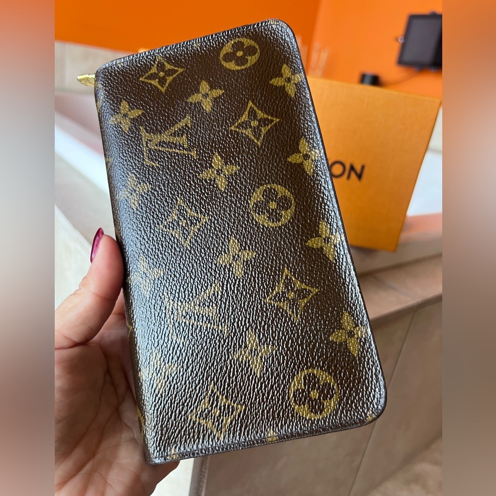 SOLD Louis Vuitton Monogram Zippy Long Wallet - Picture 3 of 14
